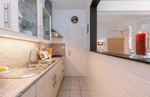 Knokke Apartamento | Huswell - Beautiful and spacious studio with side seaview