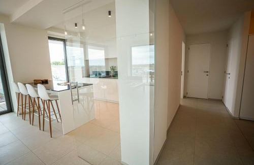 Ostend Hotel | Huswell - Beautiful apartment with communal pool and gym