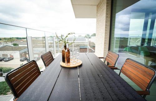 Ostend Hotel | Huswell - Beautiful apartment with communal pool and gym