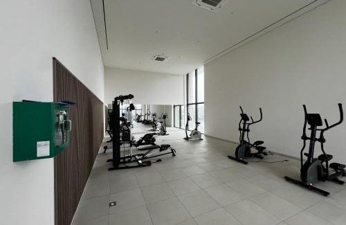 Ostend Hotel | Huswell - Beautiful apartment with communal pool and gym