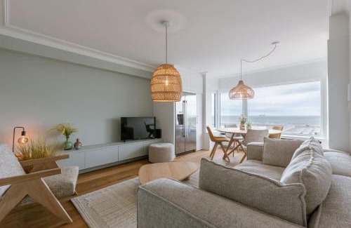 Heist Casa | Huswell - Bright & Stylish Apartment Near Beach with Sea view