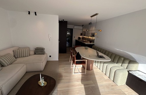 Heist Apartamento | Huswell - Modern Seaside Escape | Steps to Beach