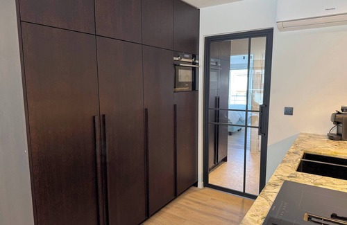Heist Apartamento | Huswell - Modern Seaside Escape | Steps to Beach