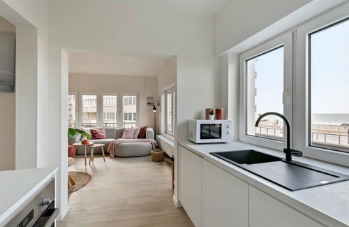 Mariakerke Apartamento | Huswell - Refurbished apartment with sea view
