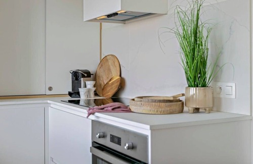 Mariakerke Apartamento | Huswell - Refurbished apartment with sea view