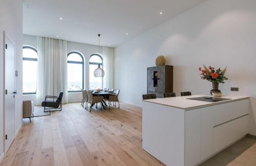 Ostend City Centre Apartamento | Huswell - Stunning seafront apartment with modern comforts and dike views