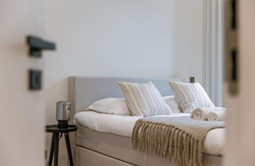 Ostend City Centre Apartamento | Huswell - Stunning seafront apartment with modern comforts and dike views