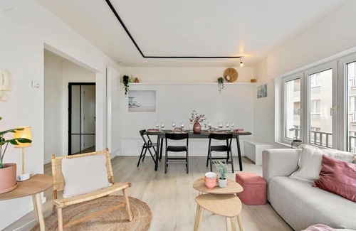 Mariakerke Apartamento | Huswell - Stylishly refurbished apartment with sea view