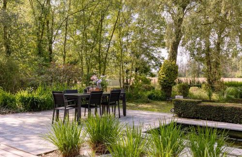 Knesselare Chalet De Esquí | Huswell - Tranquil retreat, cozy chalet in the heart of Urse