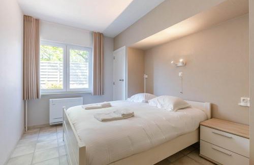 Oostduinkerke-Bad Casa | Huswell - Villa Near Beach with Double Parking