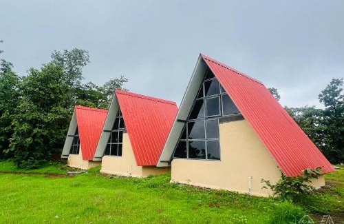 Ahwa Hotel | Huts And Hunters Resort Saputara