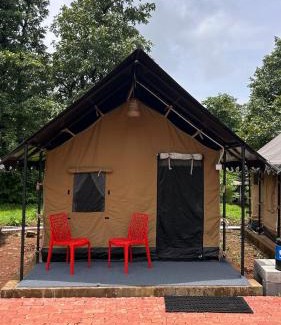 Ahwa Hotel | Huts And Hunters Resort Saputara