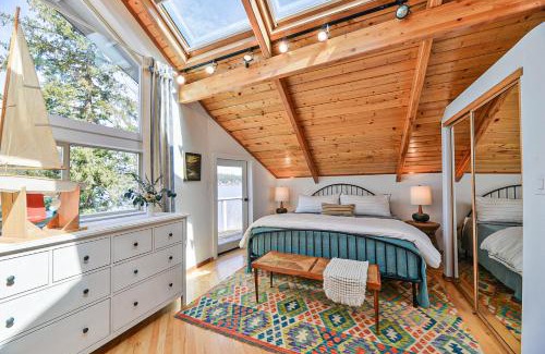 Newman Lake Casa | Huvila Haven Lake Front Home with Dock and Hot Tub