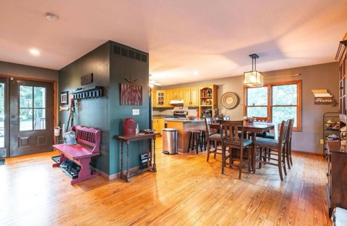 Steelville Casa | Huzzah Springs- hot tub, barrel sauna & arcade