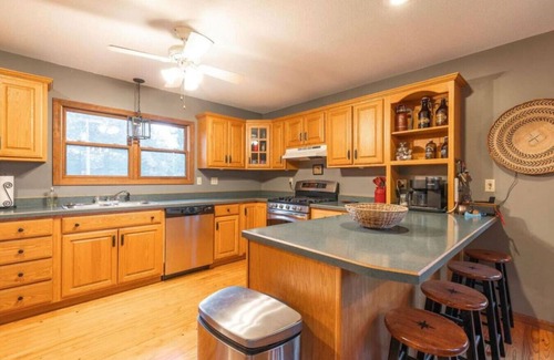 Steelville Casa | Huzzah Springs- hot tub, barrel sauna & arcade