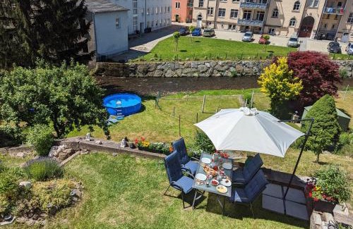 Sebnitz Apartamento | HW4B - Urlaubsmagie - Zentral mit Gemeinschaftsgarten, -Pool & -Sauna