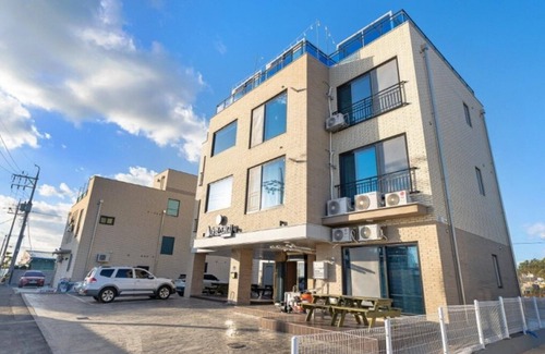 Hwaseong Casa | Hwaseong Travel Sketch Pension
