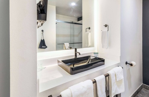Calera Hotel | Hy-Lo Hotel, Ascend Hotel Collection