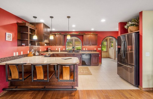 Emigrant Casa | Hyalite House-Private Yellowstone River Front Home, 20 Acres & ponds