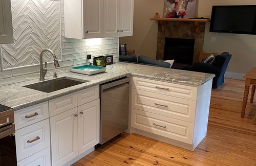 Semora Casa | Hyco lakefront rental that's very close to VIR! Quiet cove to come and relax.