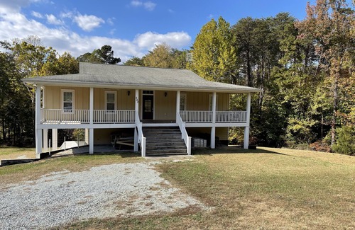 Semora Casa | Hyco lakefront rental that's very close to VIR! Quiet cove to come and relax.
