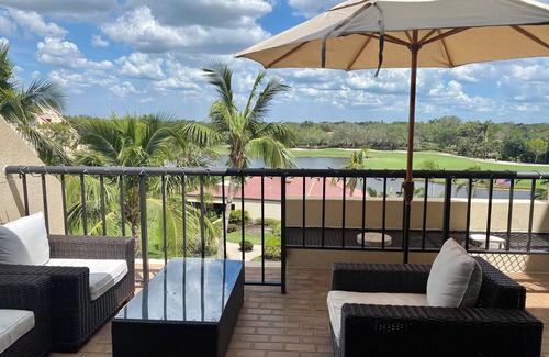 Pelican Bay Condominio | Hyde Park 406A in Pelican Bay Naples Fl Spacious 3 bedroom condo fully equipped