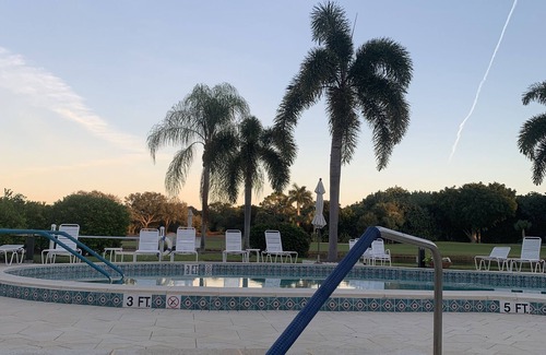Pelican Bay Condominio | Hyde Park 406A in Pelican Bay Naples Fl Spacious 3 bedroom condo fully equipped