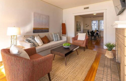 Hyde Park Apartamento | Hyde Park Comfort with Office Near Everything