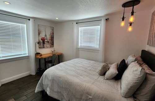 Courier City - Oscawana Apartamento | Hyde Park cozy "Chic Rustic" apartment 1 Mile from downtown - Private backyard