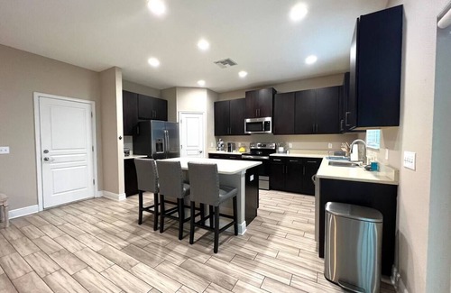 North Hyde Park Casa | Hyde Park Hideaway Spacious 5 Bedroom 3 Bath