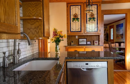 Eastern Vermont Casa | Hyde Park Village Home cerca de STOWE - 4BR habitación
