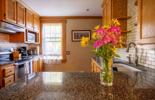 Eastern Vermont Casa | Hyde Park Village Home cerca de STOWE - 4BR habitación