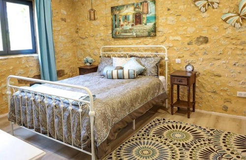 Siorac-en-Perigord Casa | Hydrangea Hideaway - Magnificent Guest House on the bank of the Dordogne