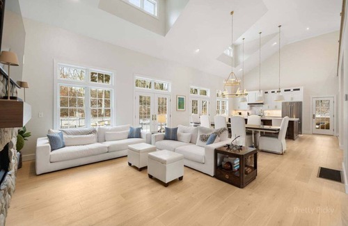 East Orleans Casa | Luxurious Orleans Estate with Pool, Cabana, Game Room, and Stunning Finishes: 236-O