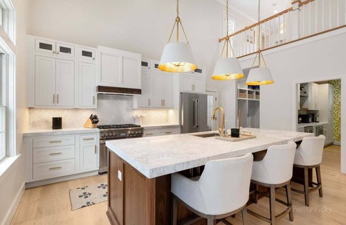 East Orleans Casa | Luxurious Orleans Estate with Pool, Cabana, Game Room, and Stunning Finishes: 236-O