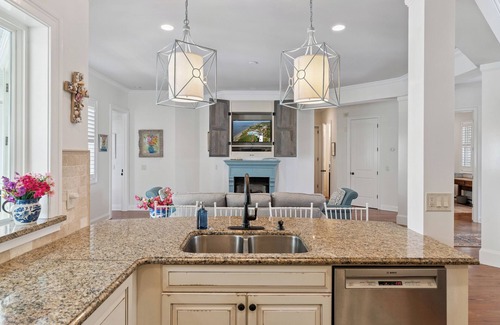 Saint Simons Island Casa | Hydrangea House in Gated Compass Point, sleeps 12 with a pool