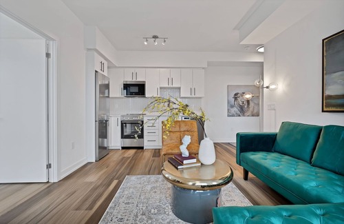 Kitchener Condominio | Hydropool Spa HotTub/Bowling Alley/Patio/BBQ/Games - Gorgeous Corner Condo