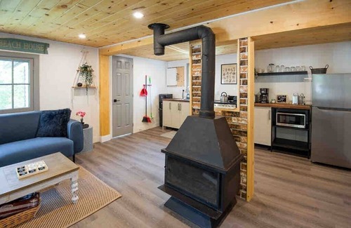 Fenelon Falls Cabaña | Hydrus cozy 2 bedroom cottage