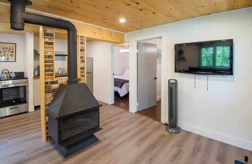 Fenelon Falls Cabaña | Hydrus cozy 2 bedroom cottage