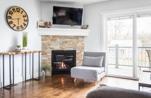 Traverse City Casa | “Hygge” 3BDR townhouse, Close to beach, park & wineries!