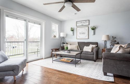 Traverse City Casa | “Hygge” 3BDR townhouse, Close to beach, park & wineries!