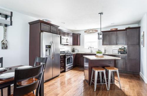 Traverse City Casa | “Hygge” 3BDR townhouse, Close to beach, park & wineries!