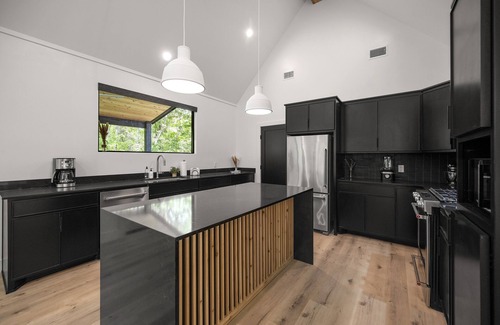 Broken Bow Cabina | Hygge Hill – Secluded Scandinavian Modern Cabin with Hot Tub & Firepit