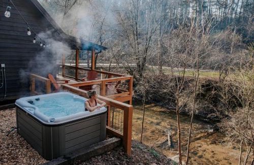Cashes Valley Casa | Hygge Hollow Cabin on Fightingtown Creek in Blue Ridge, GA