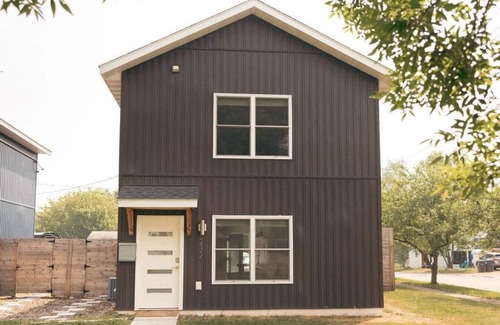 Duluth Casa | Hygge Home🌲Family Retreat ☀️ Pet Friendly 🐾 Fully Fenced Yard 🌾