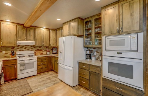 McCall Casa | Hygge Mountain Retreat - Hot tub - Patio - Fire pit - Wifi - 2 Kitchens - Family Retreat