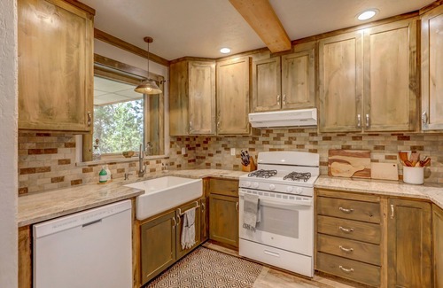 McCall Casa | Hygge Mountain Retreat - Hot tub - Patio - Fire pit - Wifi - 2 Kitchens - Family Retreat