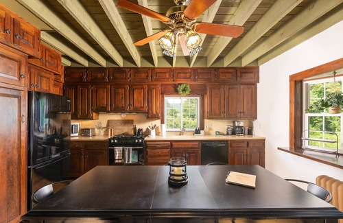 Intervale Casa | Hypedome|Pool|Hot Tub|Fire Pit|Bar|Play Room|Dogs