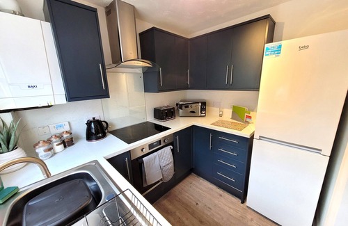 Colchester Casa | Hythe House – Stylish 3BR Stay Close to Colchester Centre & Transport