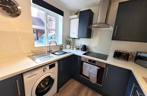 Colchester Casa | Hythe House – Stylish 3BR Stay Close to Colchester Centre & Transport